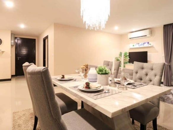 Hua Hin Penthouse with Vibrant City Views