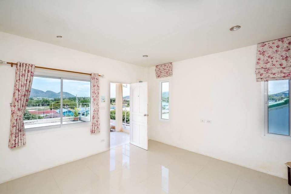 Upscale Hua Hin Apartment Ocean Views