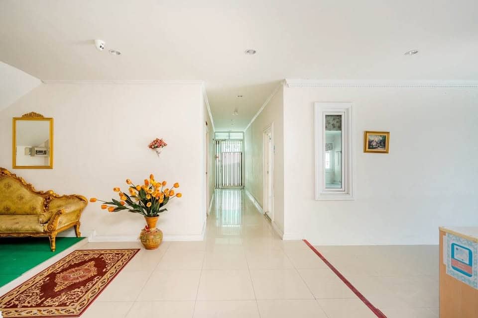 Tranquil Hua Hin Home Near Shoreline