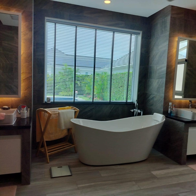 Spacious Hua Hin Villa Near Golf Course Sale