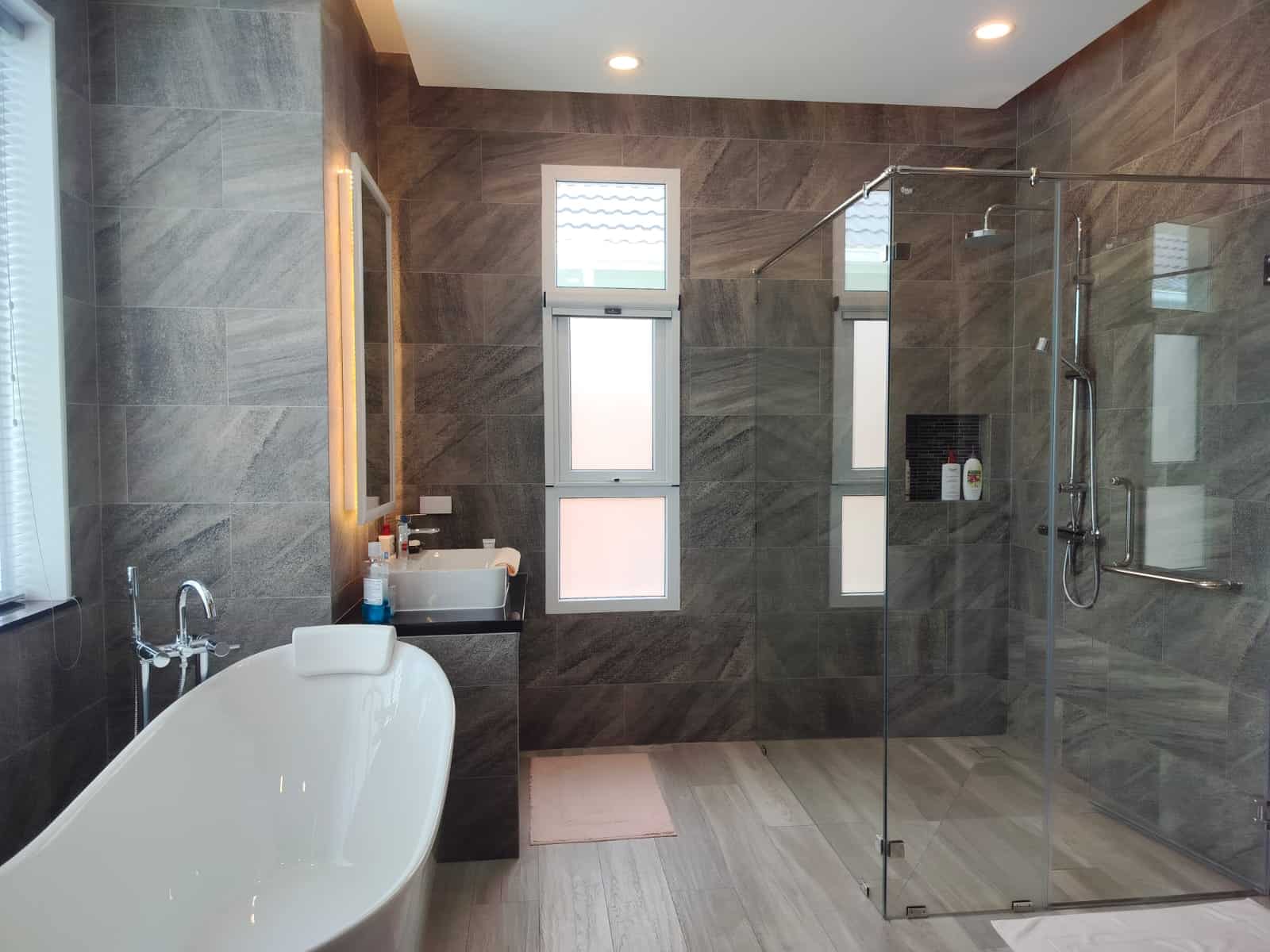 Exclusive Villa Hua Hin Golf Access Sale