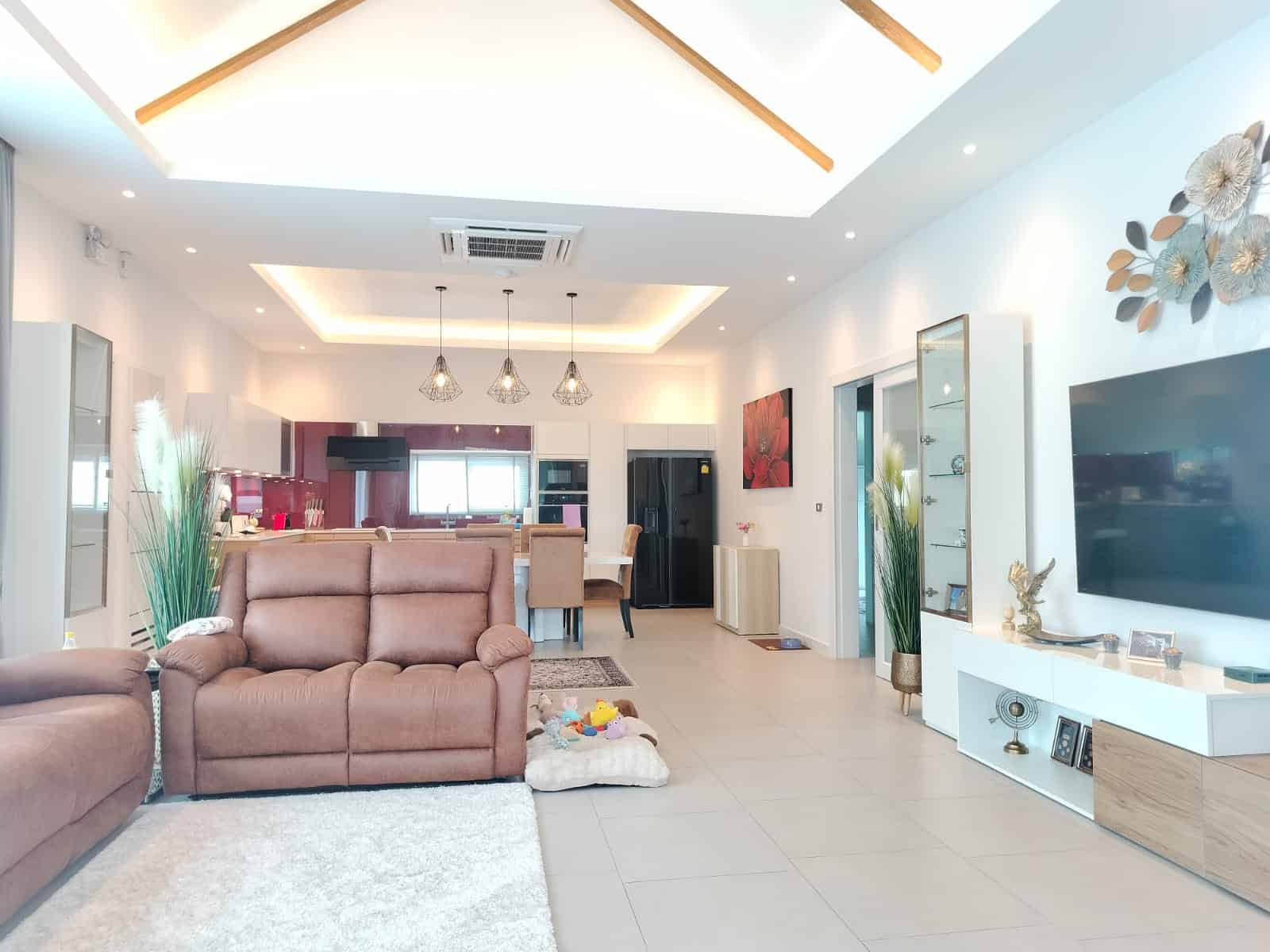 Stylish Hua Hin Villa Family Home Sale