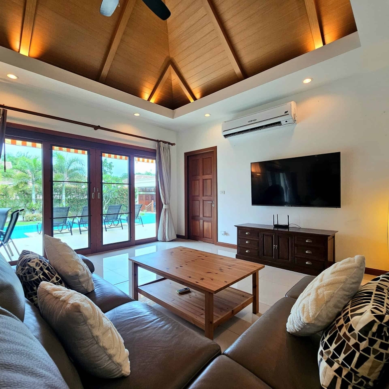Stunning Balinese Villa Hua Hin Hillside Retreat