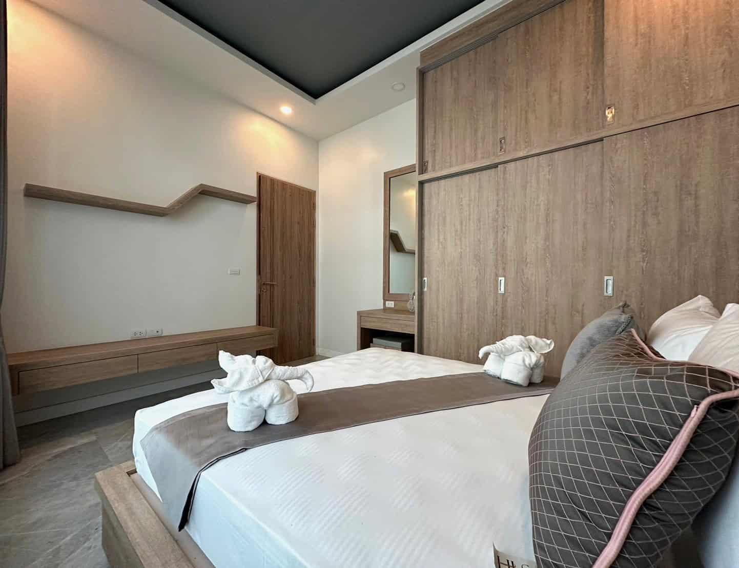 Bright Airy Villa in Plumeria Estate