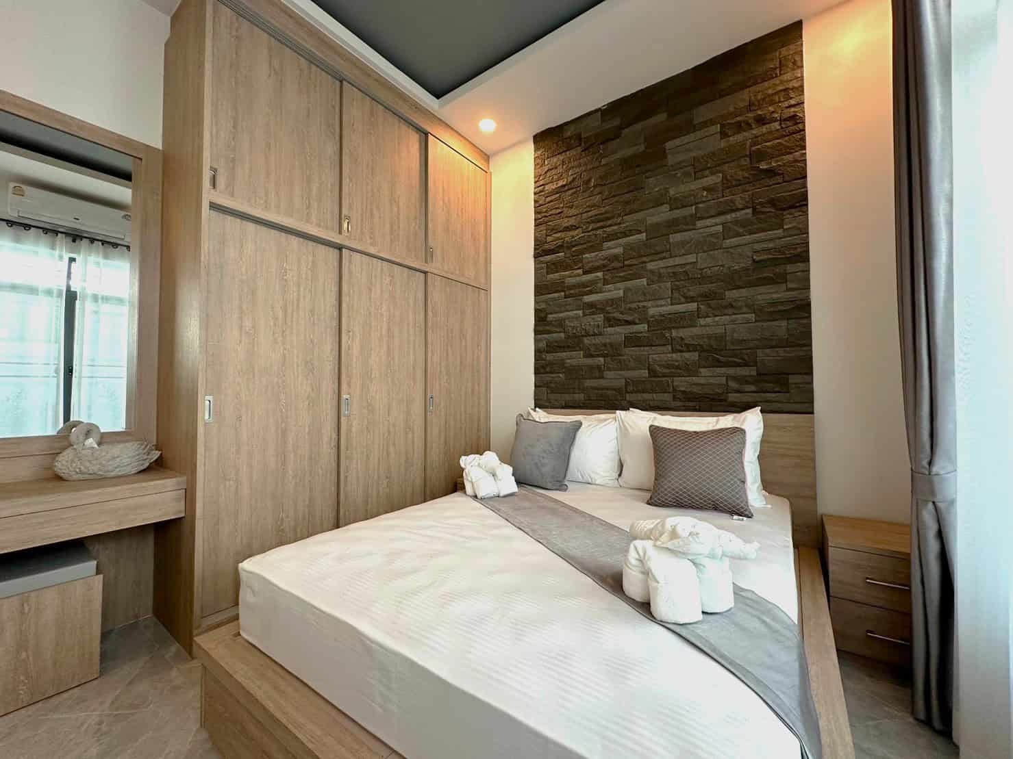 Stylish Hua Hin Villa with Landscaped Gardens