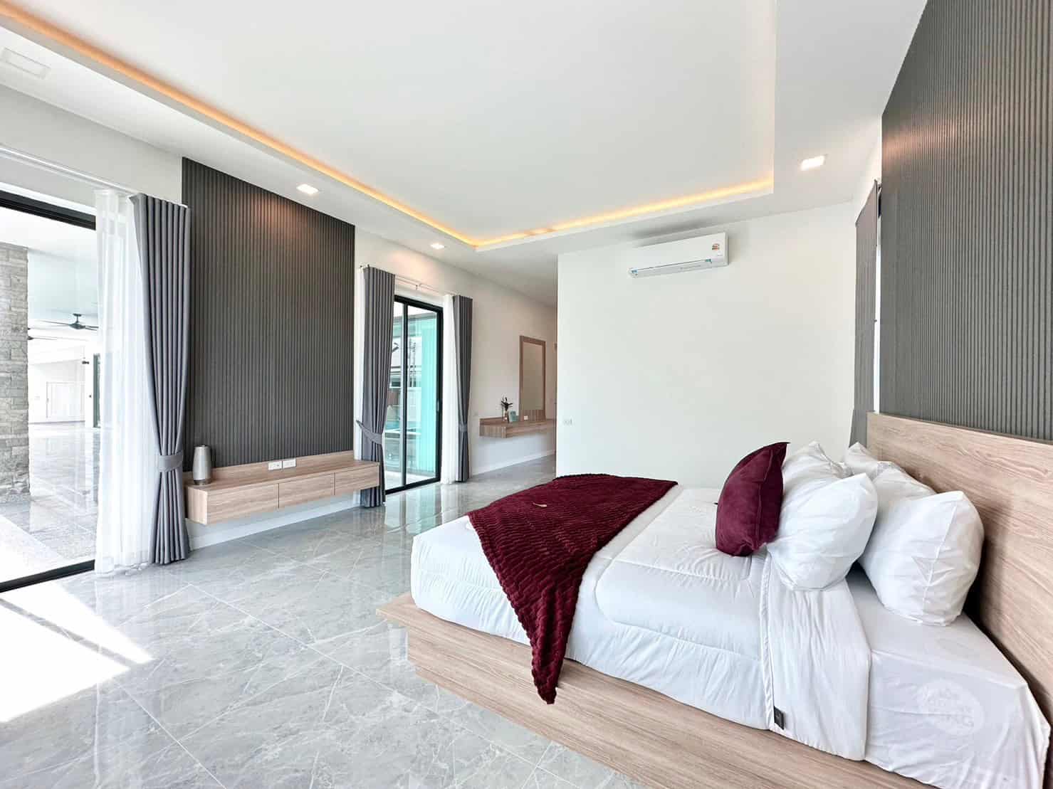 Spacious Family Home Poolside Hua Hin Living