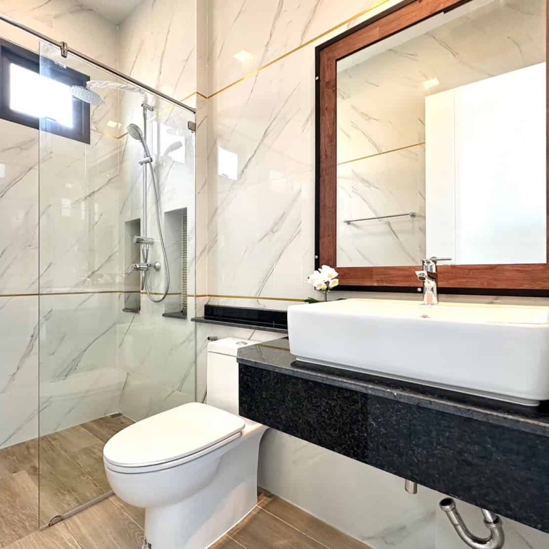 Elegant Hua Hin Villa Tropical Pool Retreat