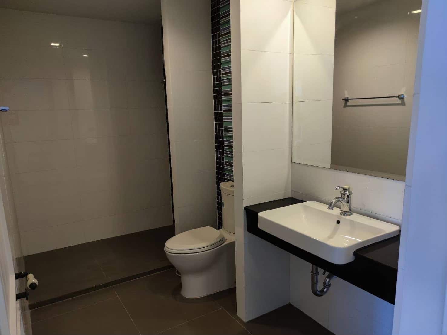 Luxury Hua Hin condo near shopping hubs