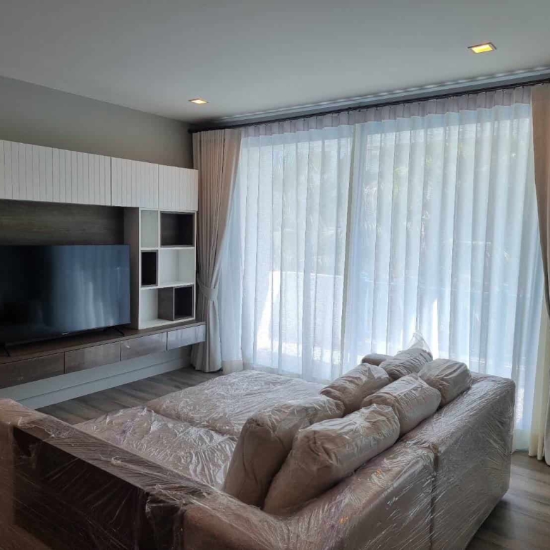 Spacious beachfront condo Hua Hin family friendly