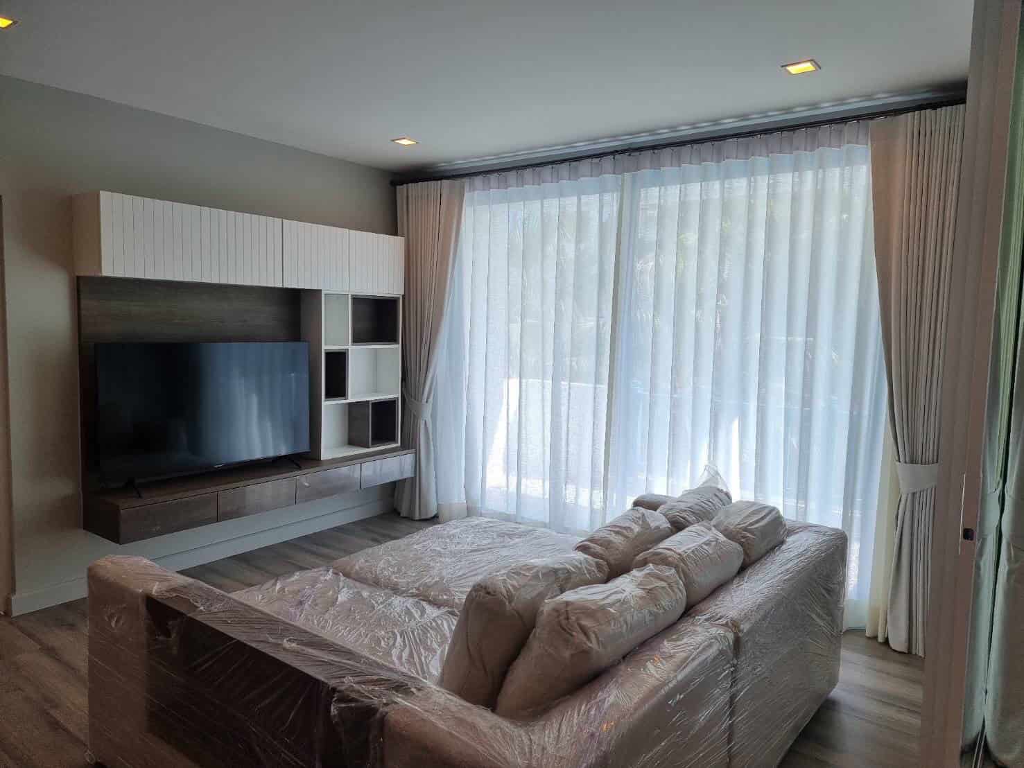 Spacious beachfront condo Hua Hin family friendly