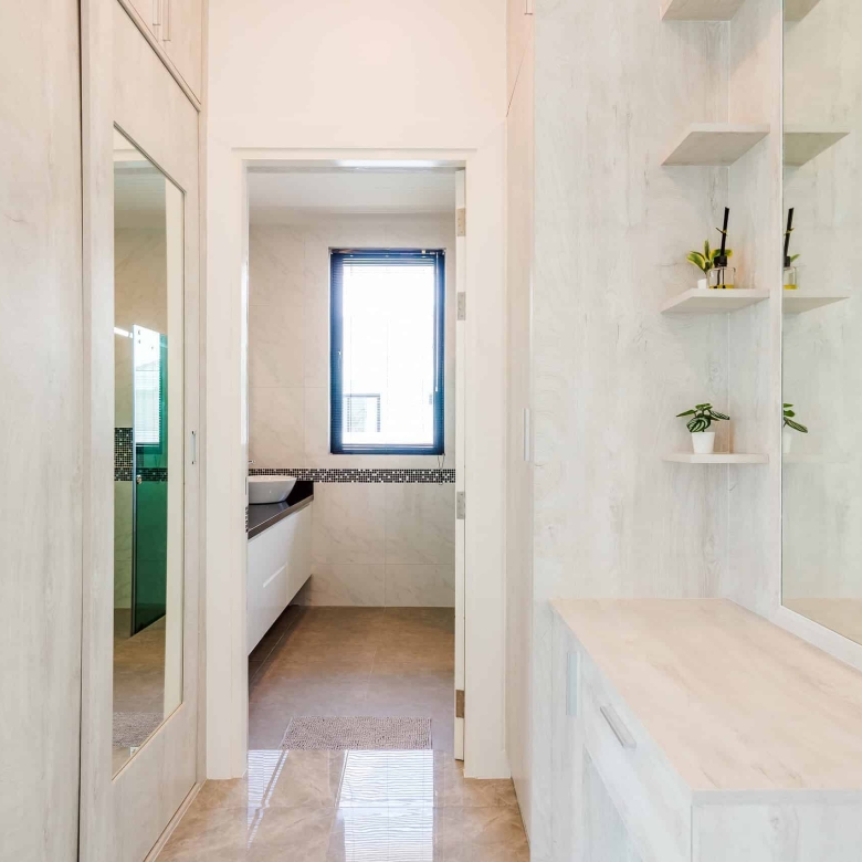 Luxury Botanica Residence In Prime Location