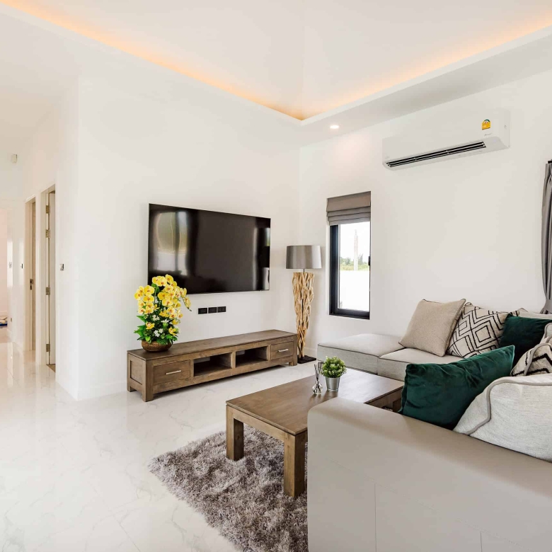 Contemporary Hua Hin Property With Pool Access