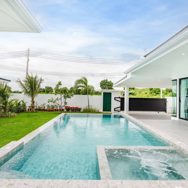 Premium Hua Hin Property With Lush Garden