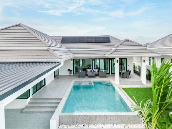 Serene Hua Hin House With Garden Views