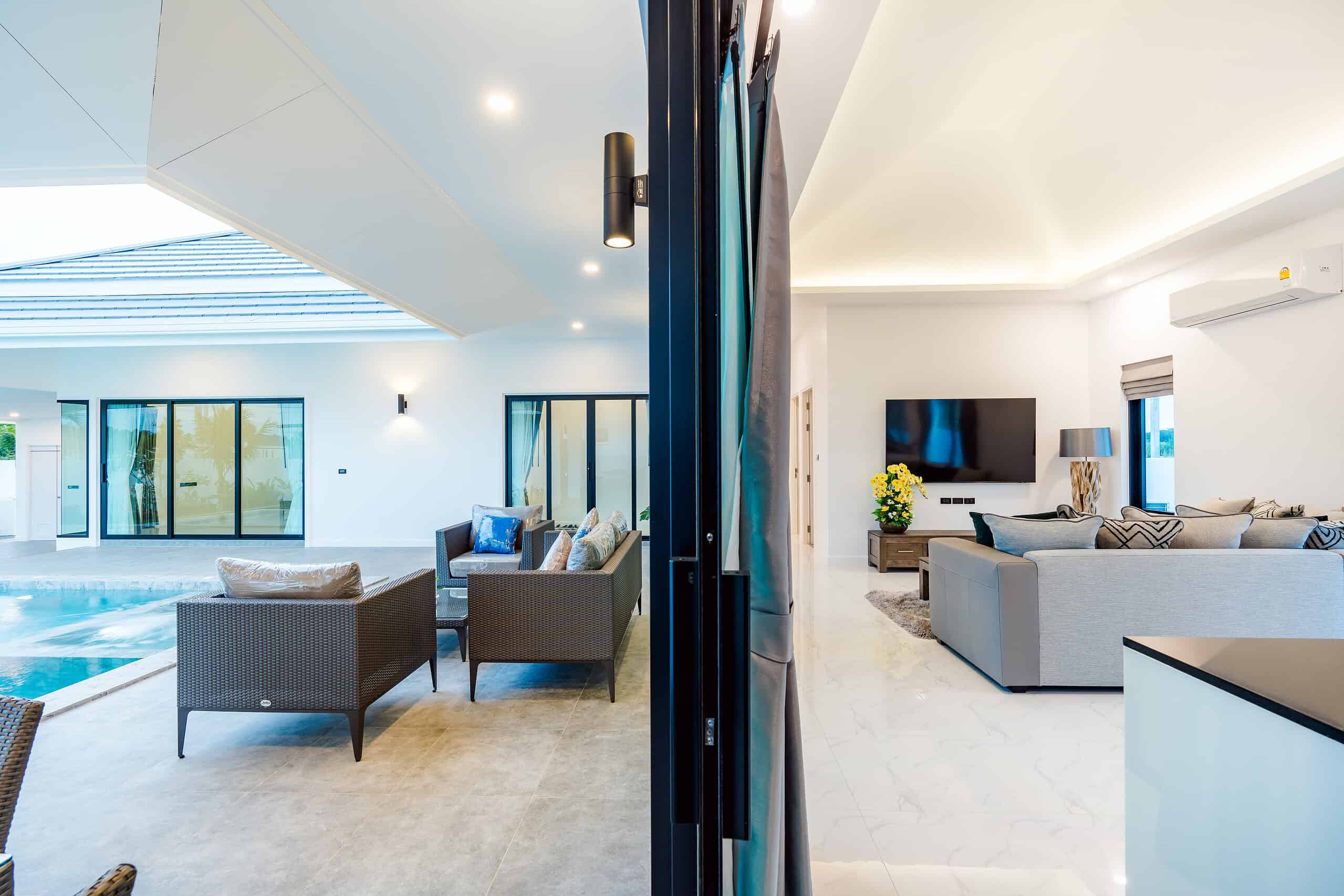 Modern Botanica Property With Lush Garden