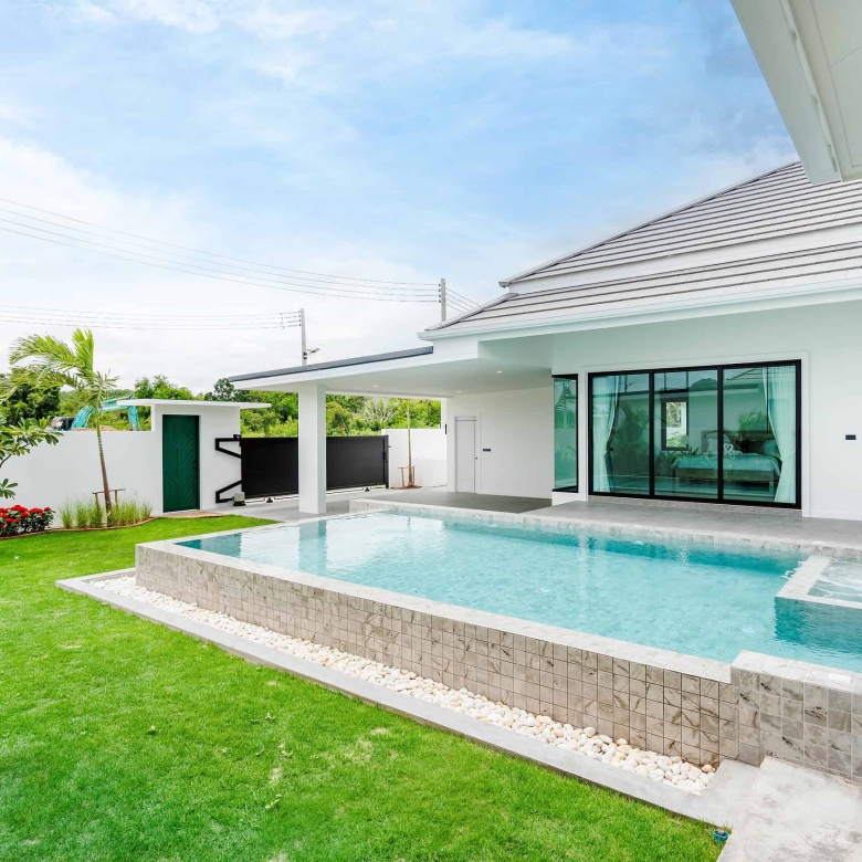 Spacious Tropical Pool Villa Hua Hin Retreat