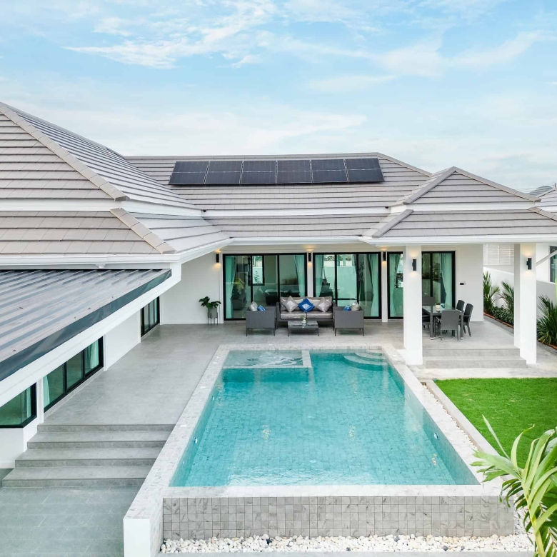 Luxury Hua Hin Villa with Lush Garden Pool