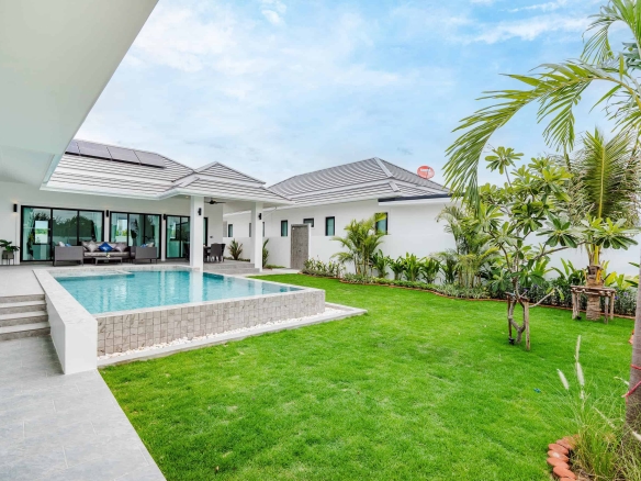 Stunning Botanica Villa with Nature Views