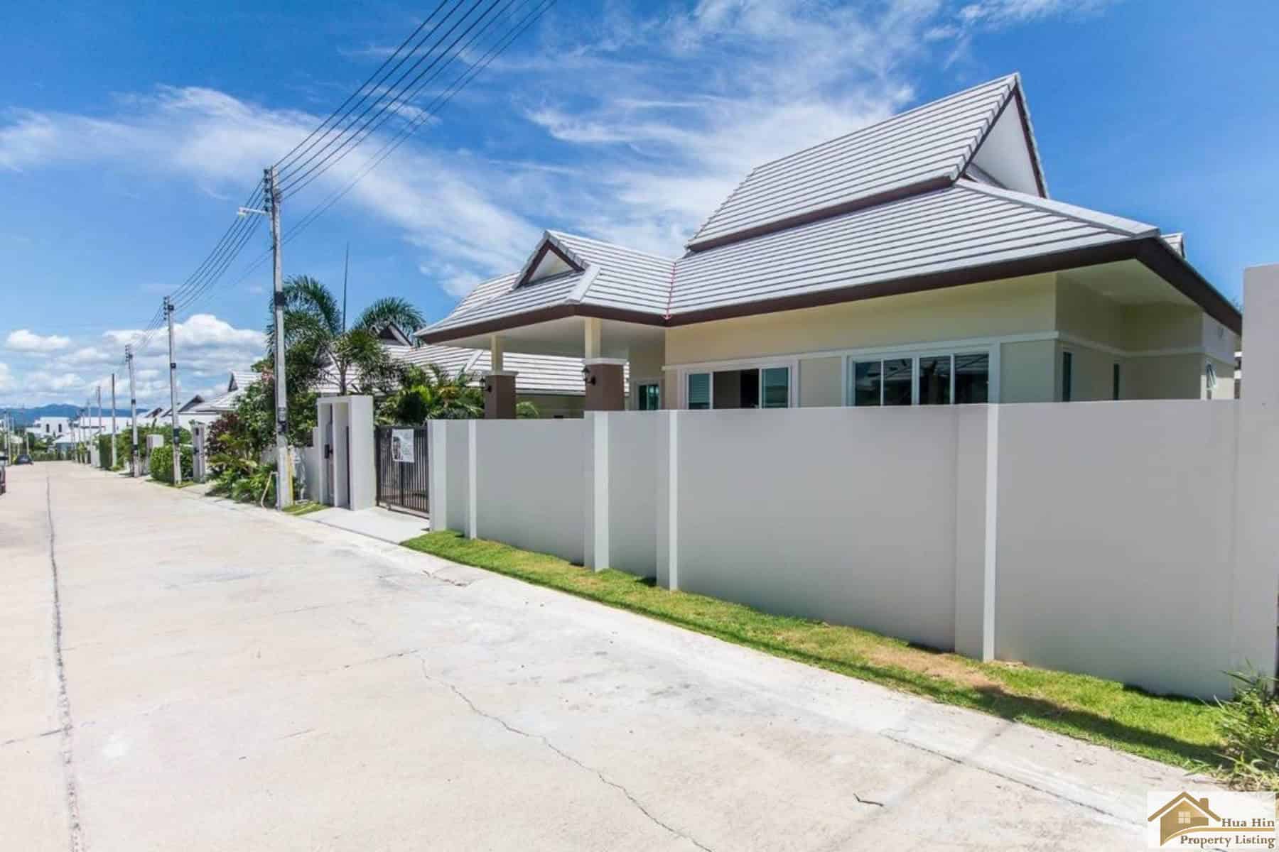 Luxury Hua Hin Villa with Modern Design and Pool View