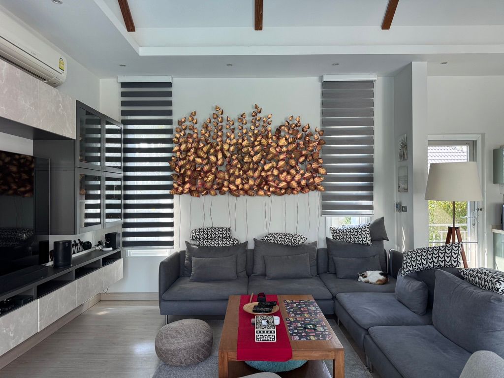 Spacious Hua Hin Villa Great Natural Lighting Inside