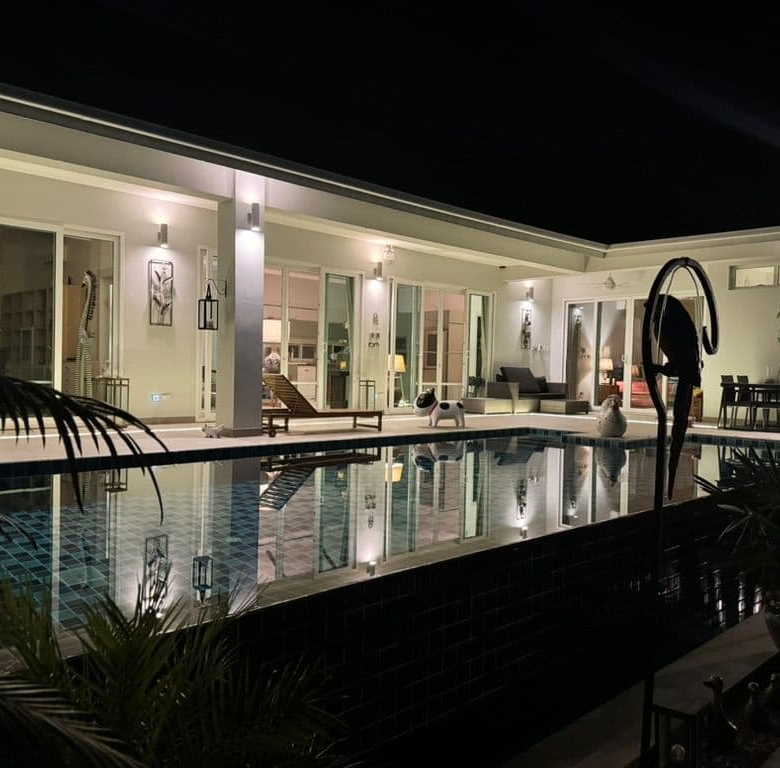 Luxury Hua Hin Villa with Private Pool and Jacuzzi
