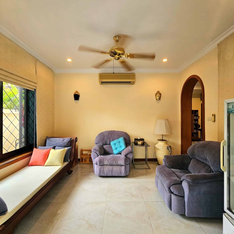 Hua Hin Tropical Villa Sale Now