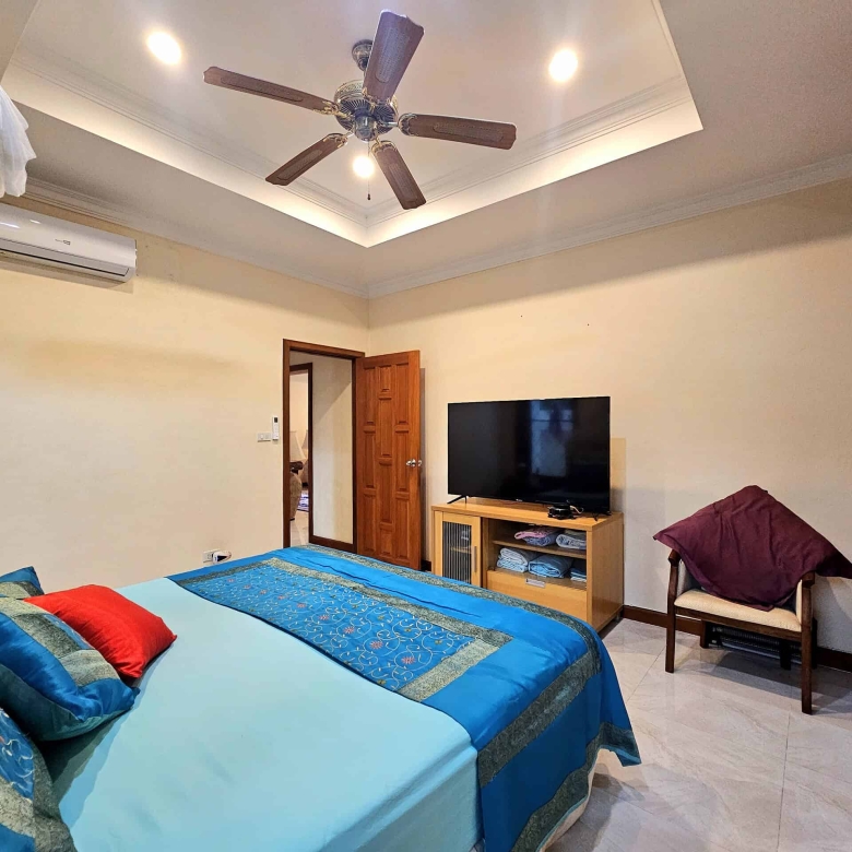 Hua Hin Villa Tropical Retreat Sale