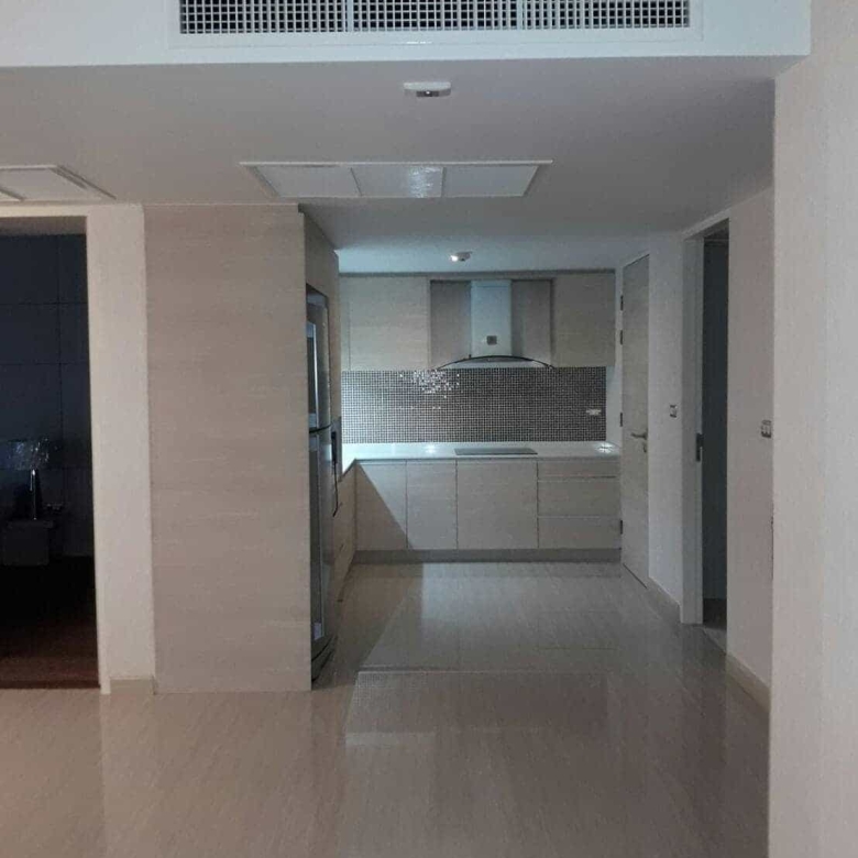 Modern Two Bedroom Unit Near Golf Course