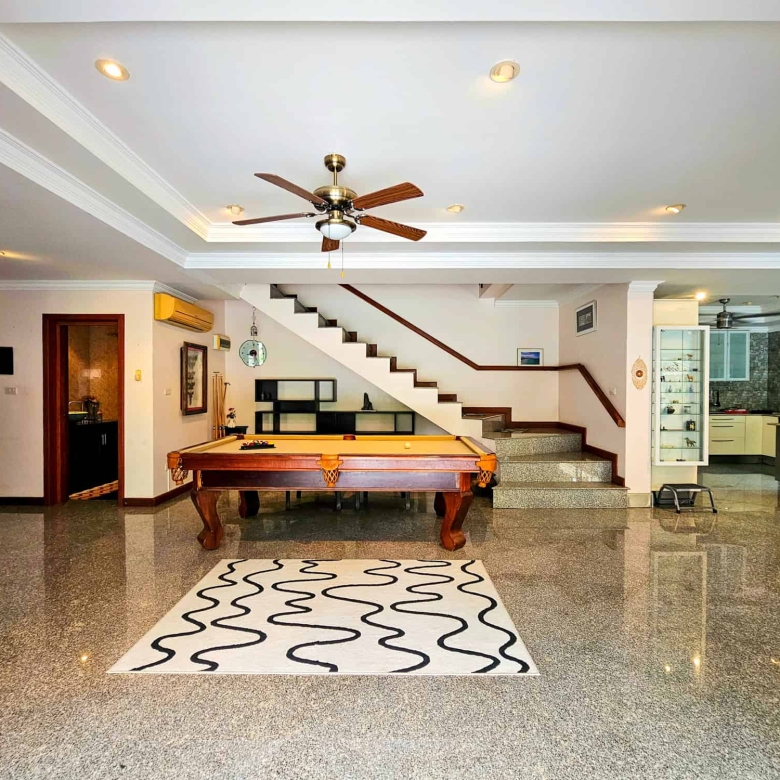High End Hua Hin Villa with Private Pool