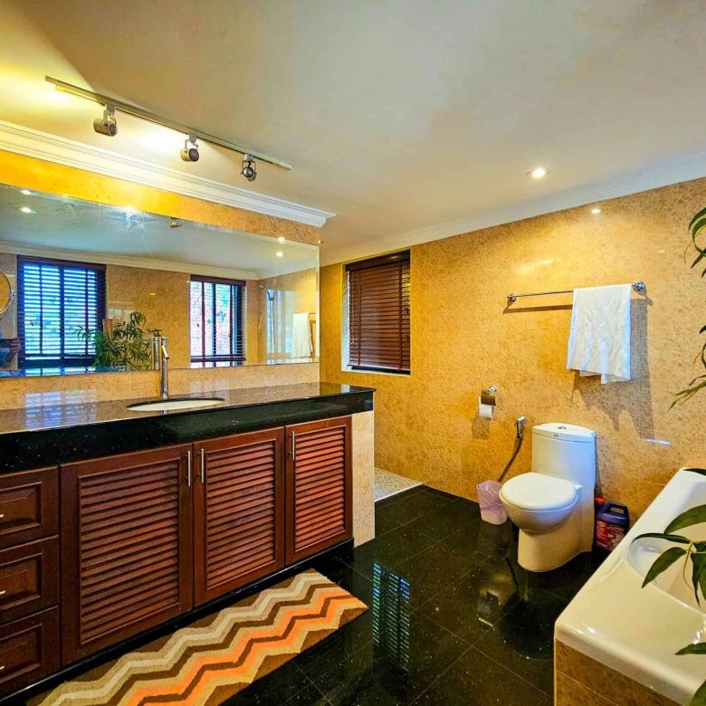 Stunning Hua Hin Pool Villa Near Bluport