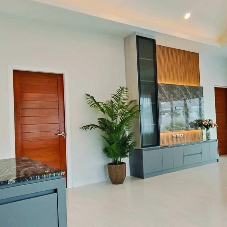 Spacious Retreat Villa Hua Hin Sale
