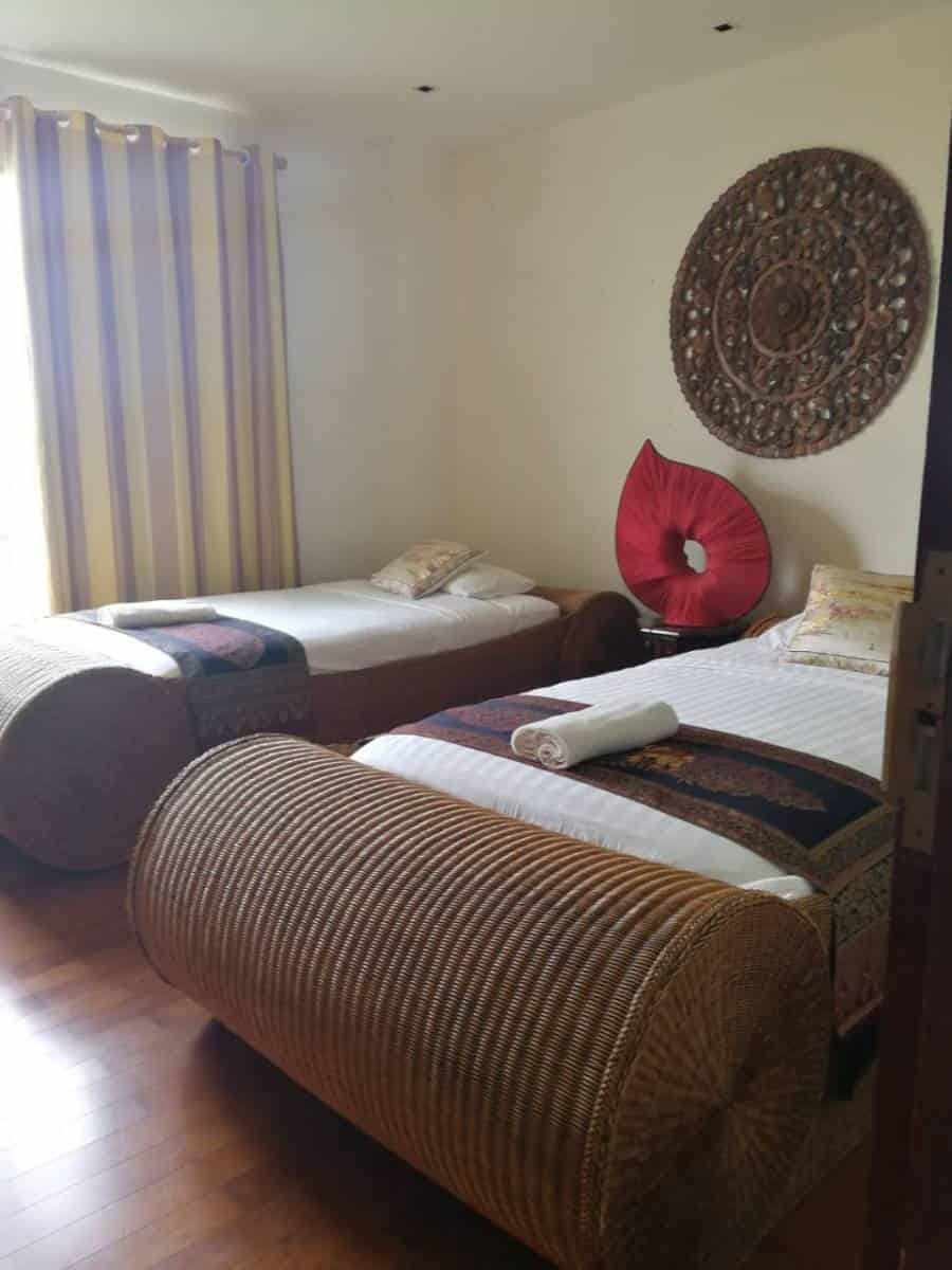Spacious Seaview Condo Cha am Living
