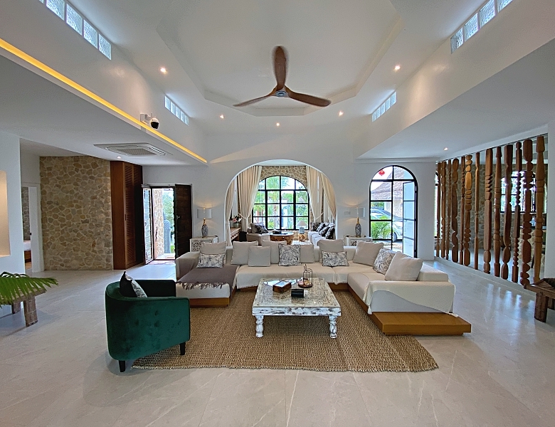 Contemporary Villa Near Golf Course Hua Hin