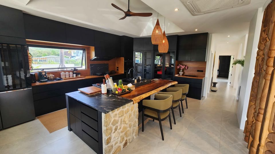 Exclusive Hua Hin Villa Poolside Living