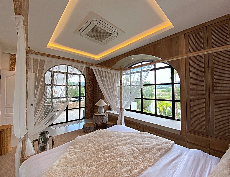 Upscale Hua Hin Villa Golf Community