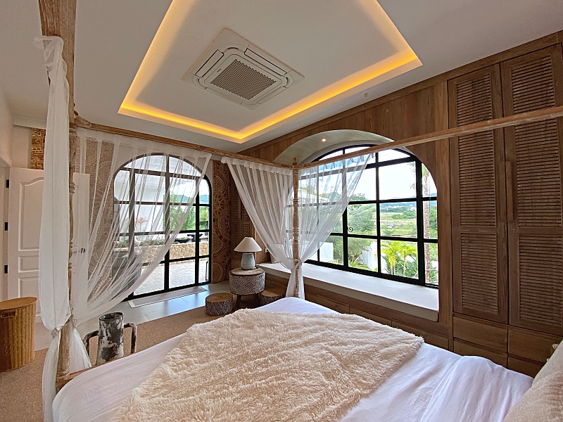 Upscale Hua Hin Villa Golf Community