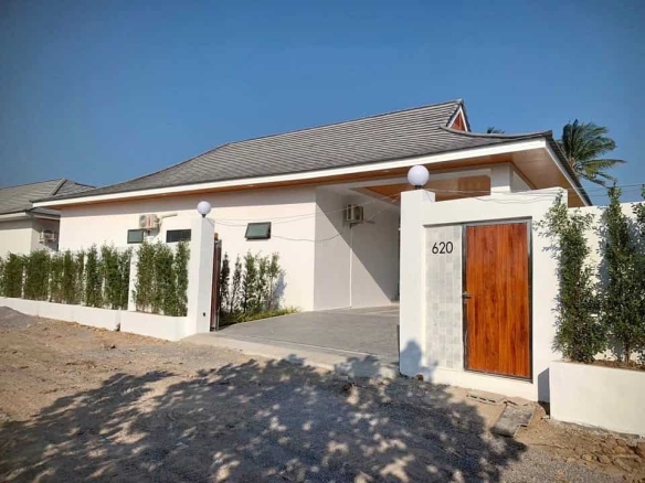 Luxury Hua Hin Villa with Private Pool View
