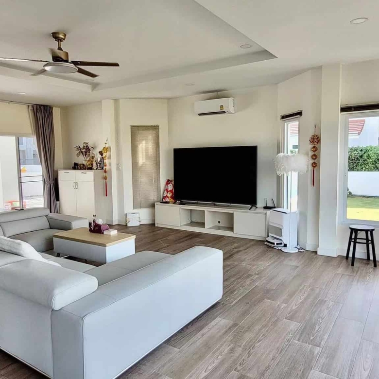 Luxury Hua Hin Waterfront Villa Garden Oasis