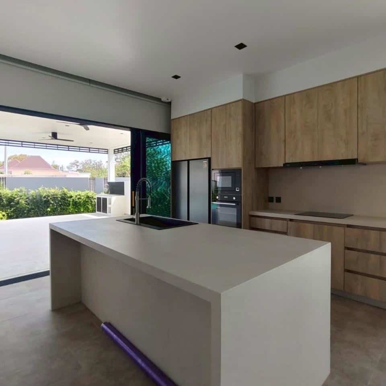 Luxury Hua Hin Villa Near Scenic Mountain Views