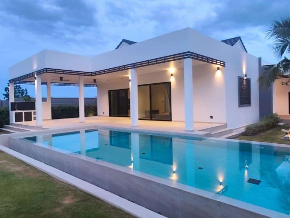 Modern Villa With Stunning Pool And Mountain Views