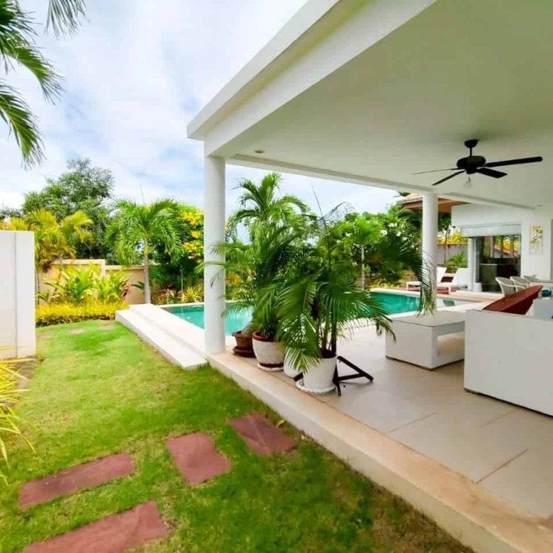 Exclusive Hua Hin Villa Golf Course Area