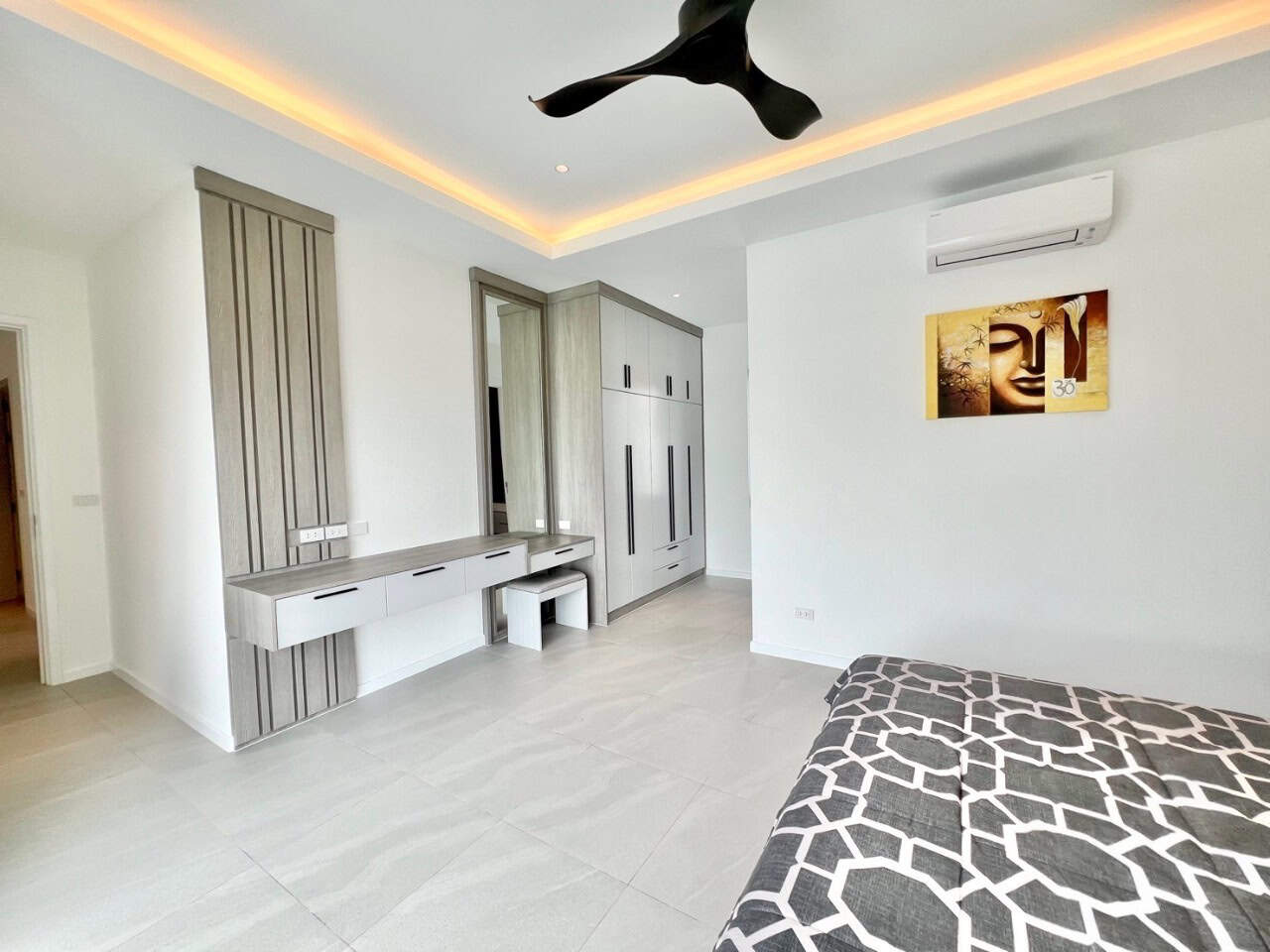 Hua Hin Town Villa Premium Features Sale