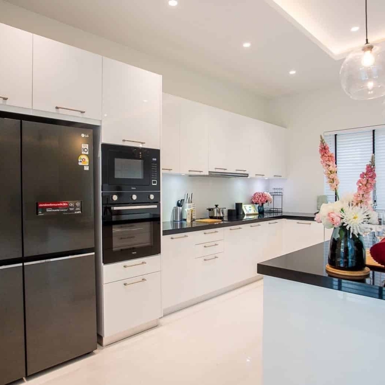 Upscale Hua Hin Property Bright Airy Interiors