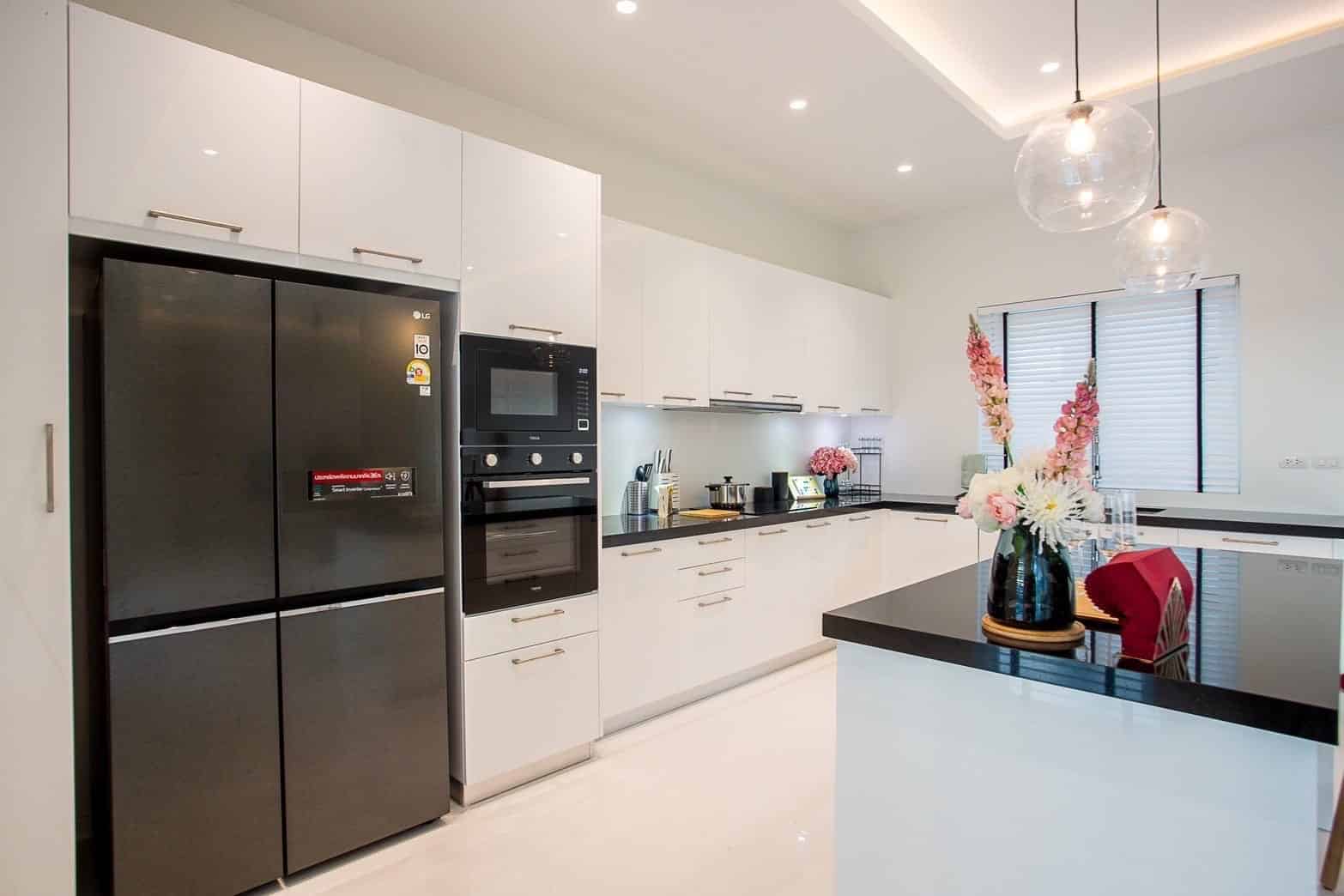 Upscale Hua Hin Property Bright Airy Interiors