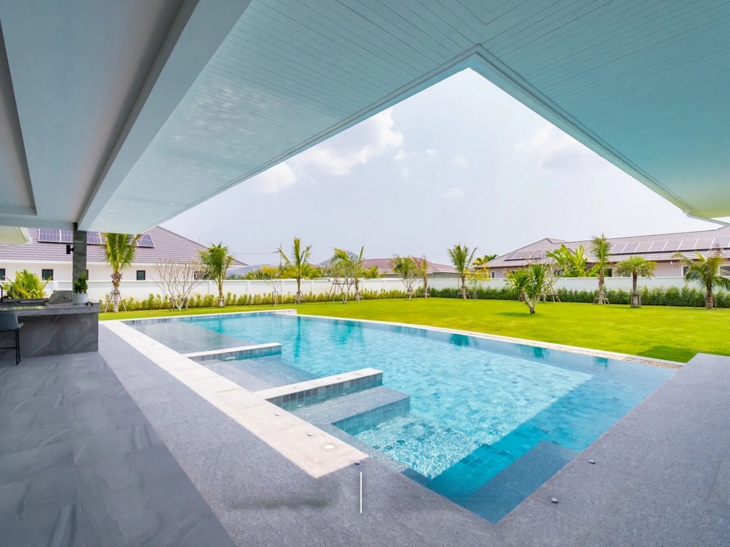 Luxury Parkland Paradise Villa Hua Hin