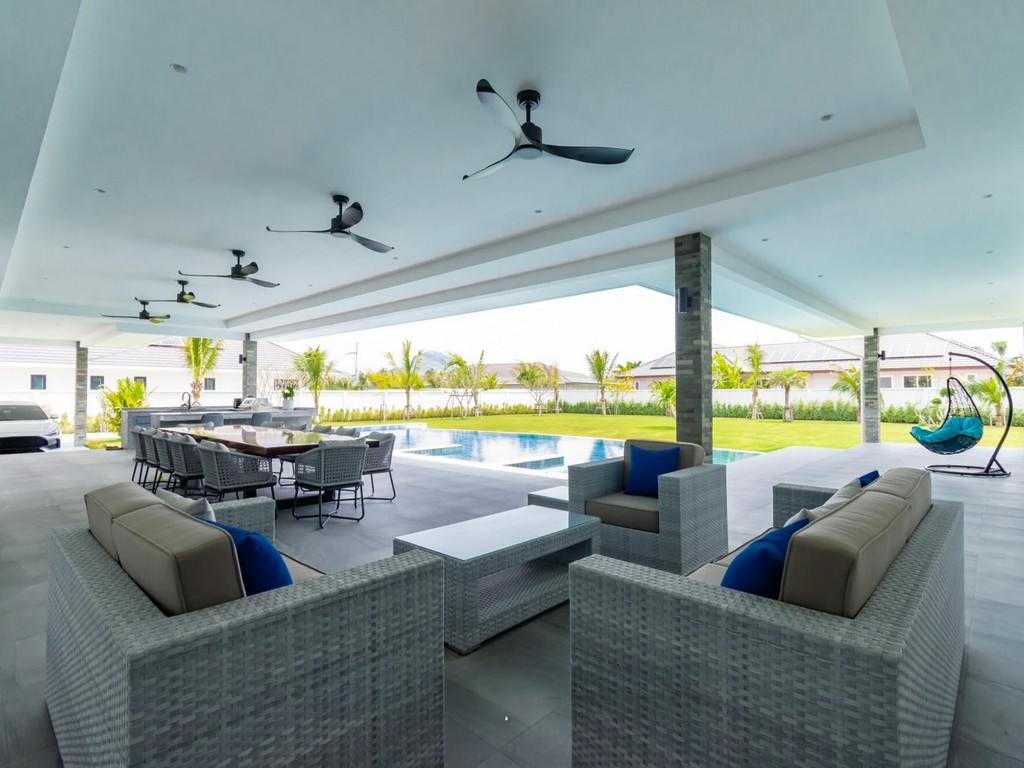Contemporary Hua Hin Villa with Pool Access
