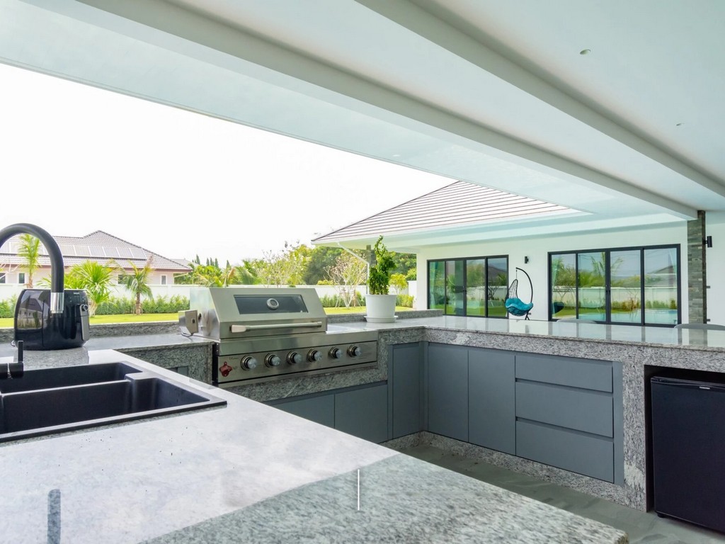 Inviting Hua Hin Villa with Scenic Surroundings