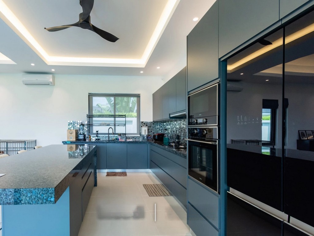 Desirable Hua Hin Villa with Spacious Layout