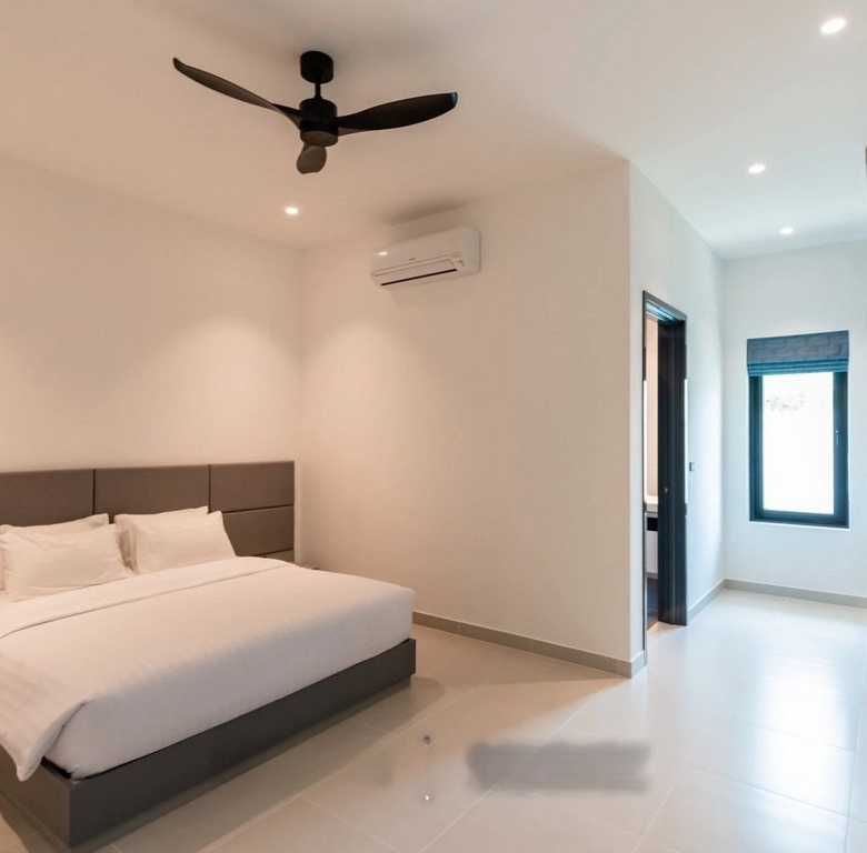 Comfortable Hua Hin Villa with Poolside Relaxation