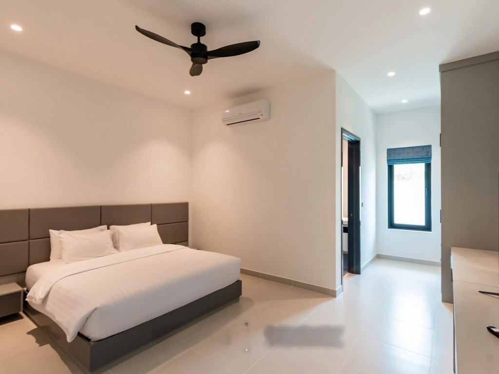 Comfortable Hua Hin Villa with Poolside Relaxation
